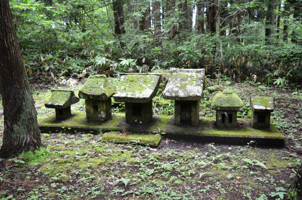 熊野神社裏